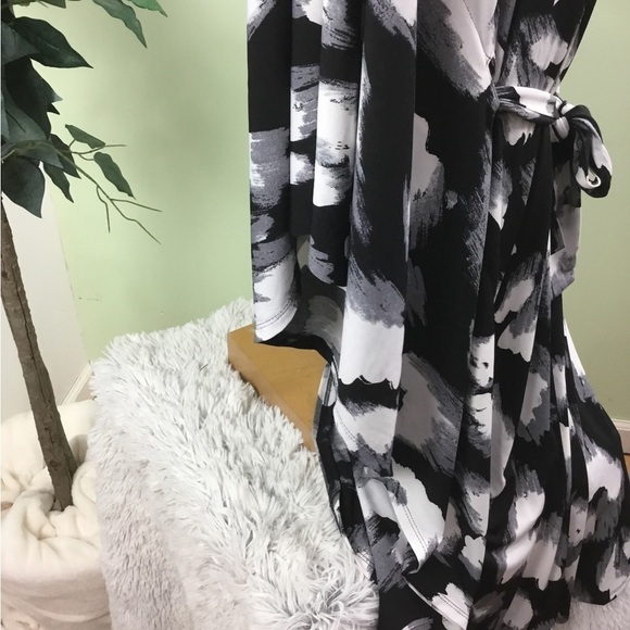 Iman 2X black gray and white kimono style dress with belt - Picture 5 of 16